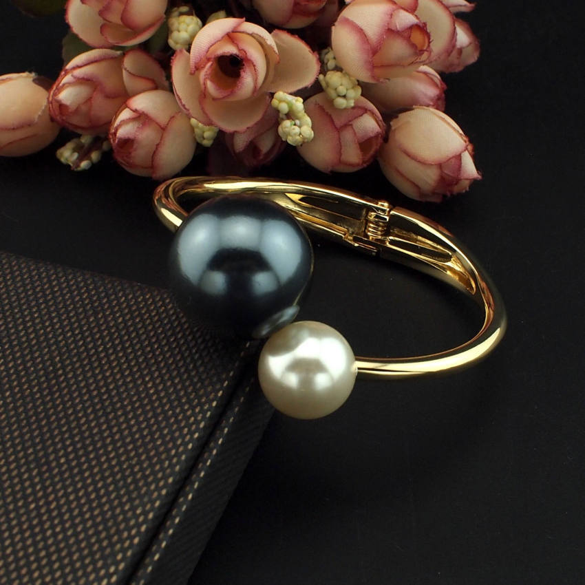 Asymmetric Pearl Bracelet