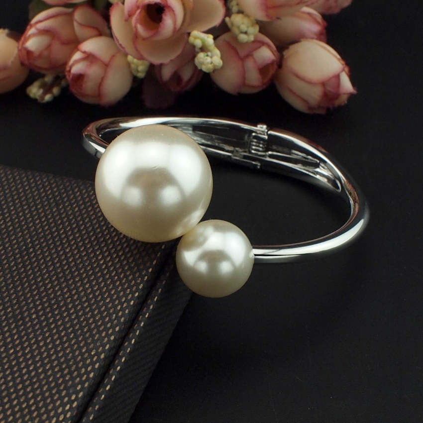 Asymmetric Pearl Bracelet