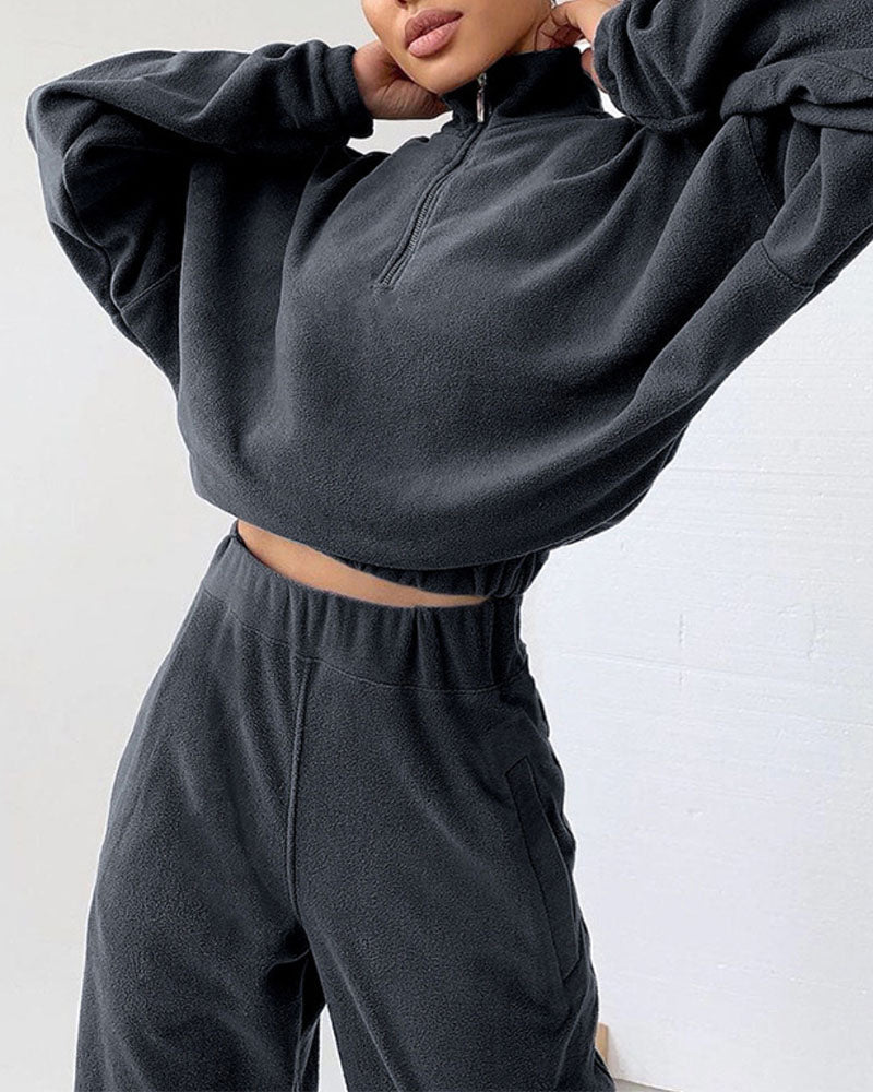 Simple and comfortable tracksuit