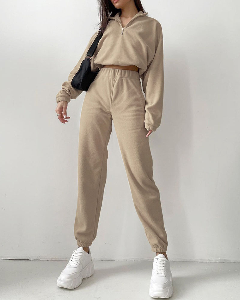 Simple and comfortable tracksuit